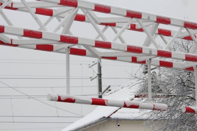 У Мукачеві встановили два обмежувачі руху вантажного транспорту – 02