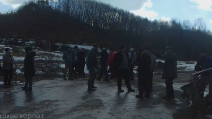 У Свалявському районі люди вийшли на протест проти вирубки лісу – 03