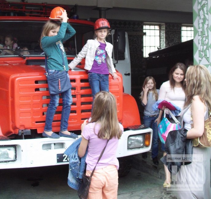 Мукачівські пожежники влаштували день відкритих дверей для школярів (ФОТОРЕПОРТАЖ) – 11