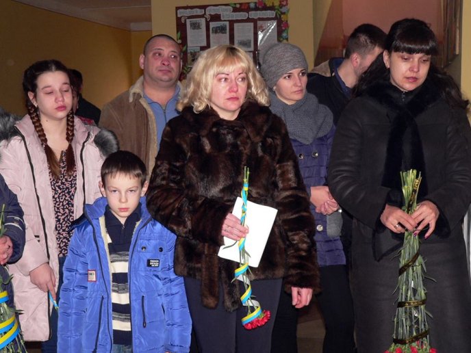 У Чинадіївській школі відкрили меморіальну дошку загиблому бійцю АТО Олександру Тербану – 08