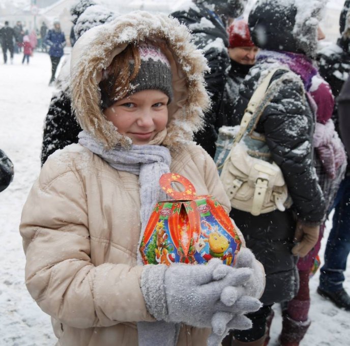 Хороводи, конкурси, подарунки: в Ужгороді відбувся святковий флешмоб "Колядуймо разом" – 09 Хороводи, конкурси, подарунки: в Ужгороді відбувся святковий флешмоб "Колядуймо разом" – 09