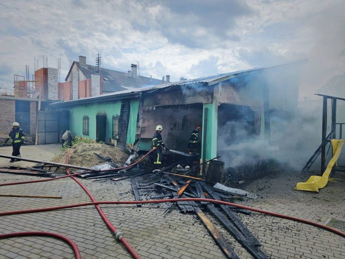 На Закарпатті горіла церква: рятувальники розповіли подробиці – 03