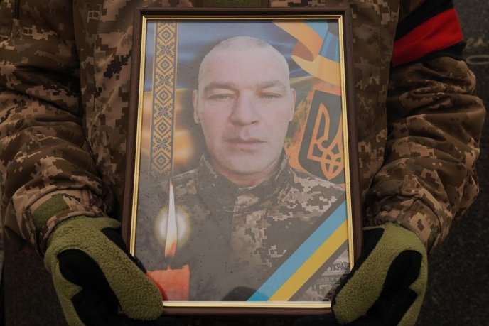 В Ужгород на щиті повернувся ще один Герой – 02