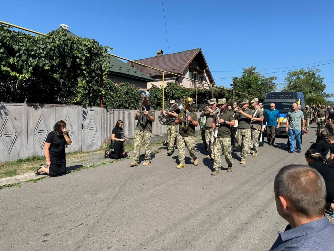 Чинадіївська громада провела Героя в останню путь – 03