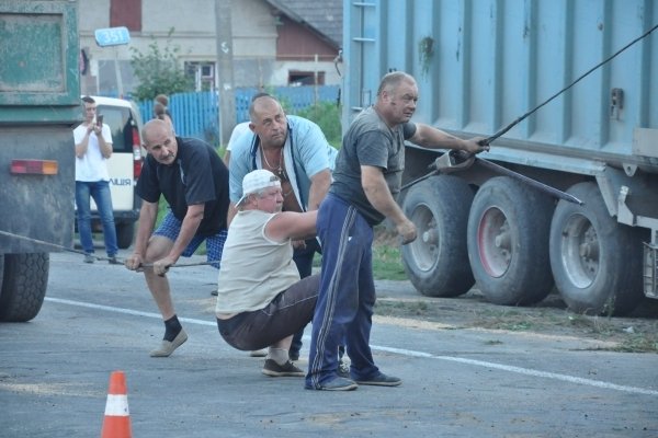 На Тернопільщині перекинулася вантажівка із Закарпаття: постраждав водій – 06