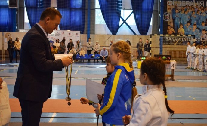 В Ужгороді змагаються юні фехтувальники – 04