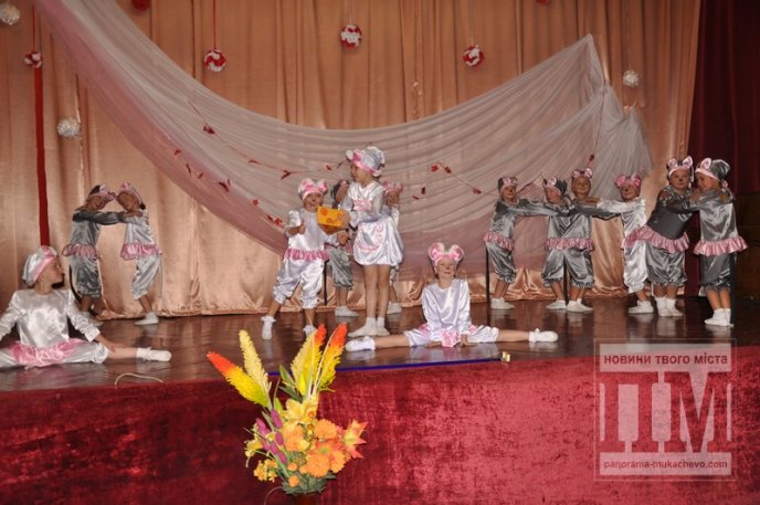 У міському Будинку школярів вітали ветеранів педагогічної ниви (ФОТО) – 18