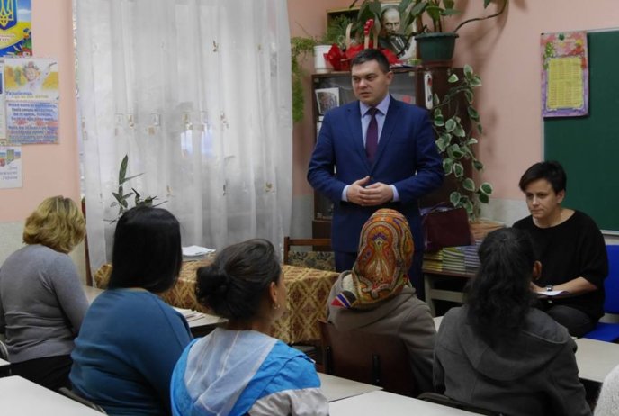 На базі школи №14 в Ужгороді стартує освітній проект для дорослих ромів – 01
