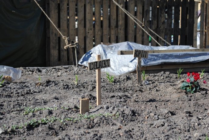 Один день з життя Майдану: на що перетворилась центральна площа України за місяць після революції (ФОТОРЕПОРТАЖ) – 19