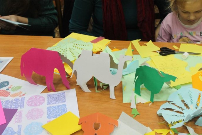 В обласній бібліотеці понад півсотні ужгородців навчались мистецтву витинанки – 19