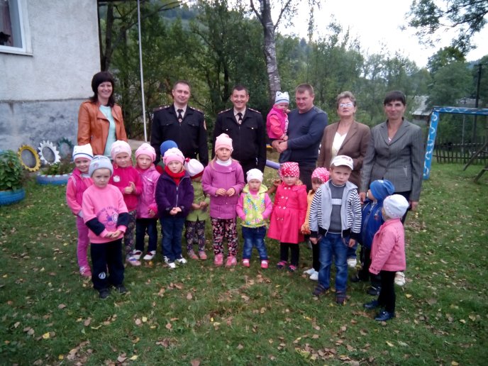 Міжгірські рятувальники продовжують навчати правилам безпеки місцеве населення – 03