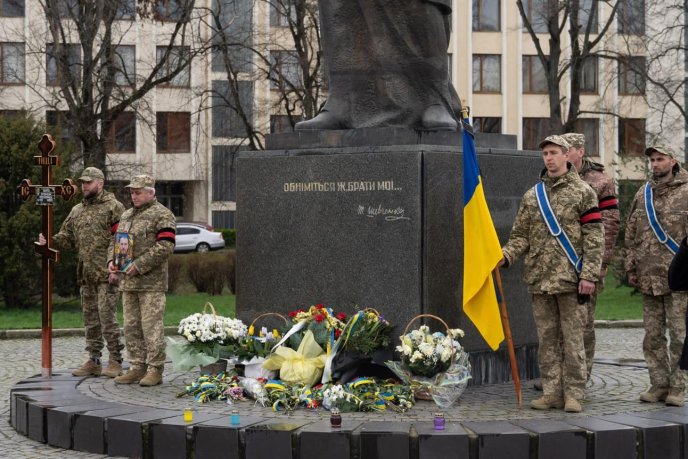 В Ужгороді відбулося прощання із загиблим Героєм – 04