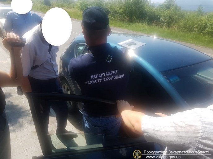 На хабарі затримано закарпатського чиновника – 02