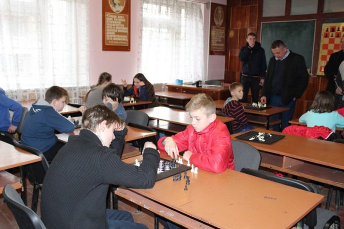 Дубівські школярі опановуватимуть шахову майстерність – 04 Дубівські школярі опановуватимуть шахову майстерність – 04