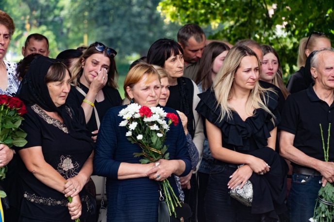 На Закарпатті поховали військового, який повернувся з-за кордону, щоб захищати Україну – 05