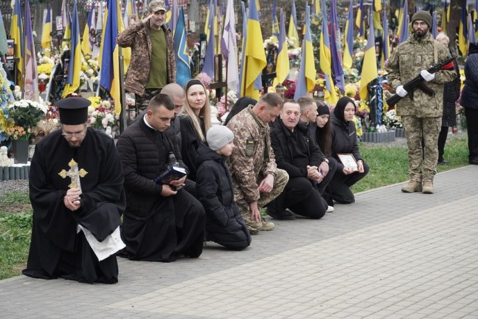 Поховали добровольця, який із 2022 року захищав Україну на фронті – 06