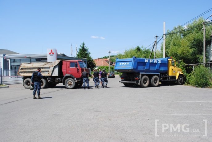 У бік Лавок їхали інкасаторні машини – 04