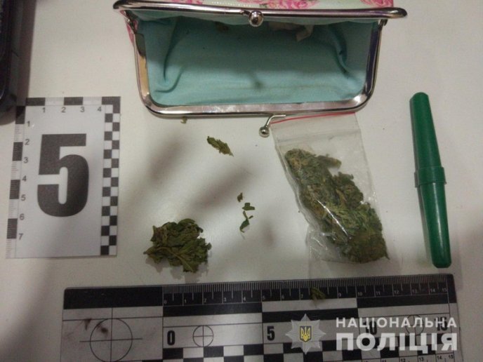 В Ужгороді обманули продавця і розрахувались за телефон фальшивими купюрами – 06 В Ужгороді обманули продавця і розрахувались за телефон фальшивими купюрами – 06