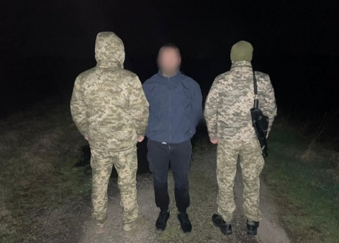 На кордоні зі Словаччиною затримали чоловіків – 03