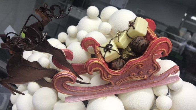 Закарпатський кондитер створив солодкий витвір до зимових свят – 01