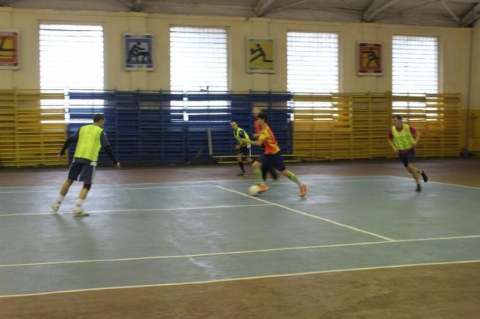 Патрульні поліцейські зійшлись у футбольному двобої із журналістами та громадськими активістами – 11