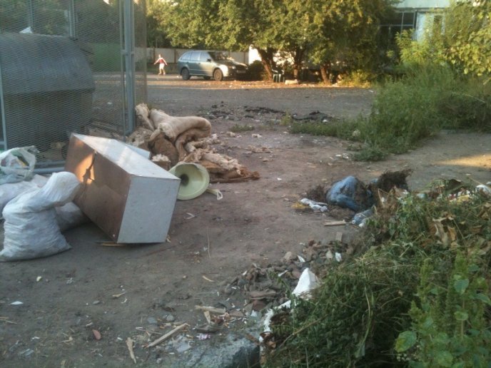 Мікрорайон Пентагон потопає у смітті (ФОТО) – 01