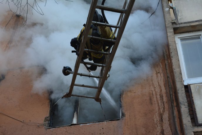З ужгородської багатоповерхівки, у якій сталась пожежа, евакуйовано 20 осіб – 05