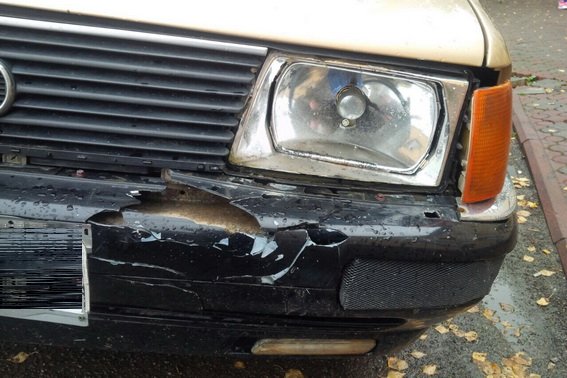 Автомобіль наїхав на пішохода. Водій із місця аварії втік – 01