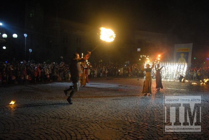 У Мукачеві відзначили День святого Мартина яскравим вогняним шоу (ФОТОРЕПОРТАЖ) – 36