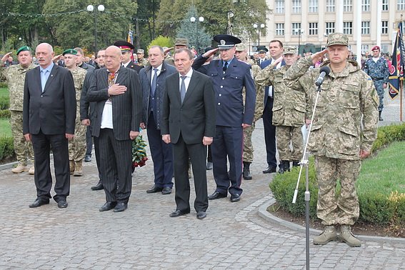 Ужгородці урочисто відзначили День захисника України – 01