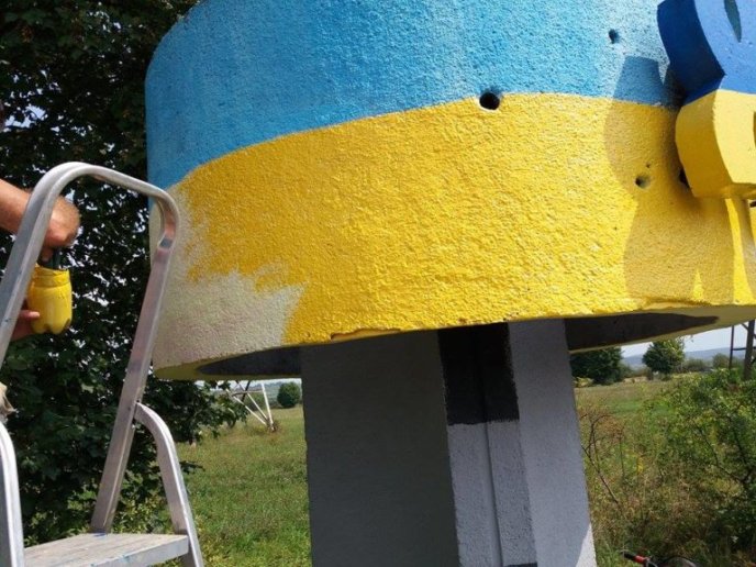 До Дня Незалежності у Хусті впорядковують вказівники – 04