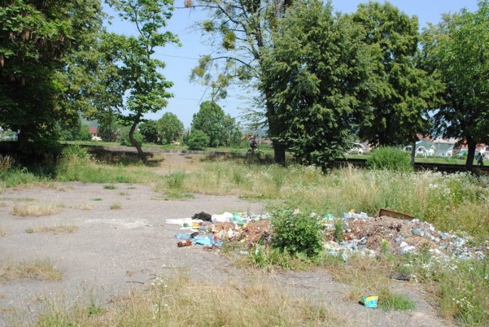 Зелена зона поблизу набережної знову "потопає" у смітті (ФОТО) – 02