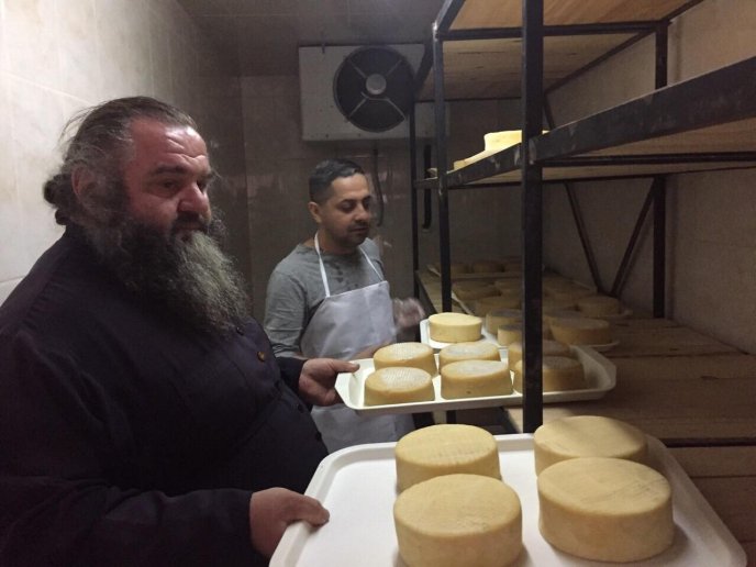 Ракошинський монастир пропонує класний сир – 03