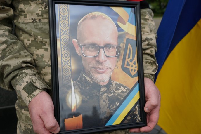 В Ужгороді поховали воїна, який отримав важке поранення і помер у лікарні – 01