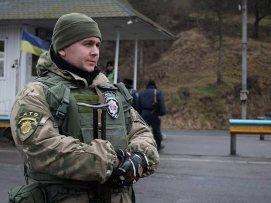 На Закарпатті правоохоронці особливого призначення зайняли блокпости – 02 На Закарпатті правоохоронці особливого призначення зайняли блокпости – 02