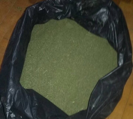 У двох братів із Мукачева поліція вилучила майже 80 кг наркотиків – 01