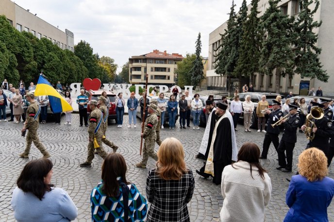 Поховали закарпатця, який загинув під час ведення бойових дій – 05 Поховали закарпатця, який загинув під час ведення бойових дій – 05