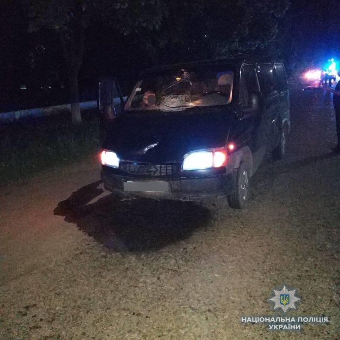 Жінка-водій збила на смерть пішохода, який йшов посередині дороги – 01