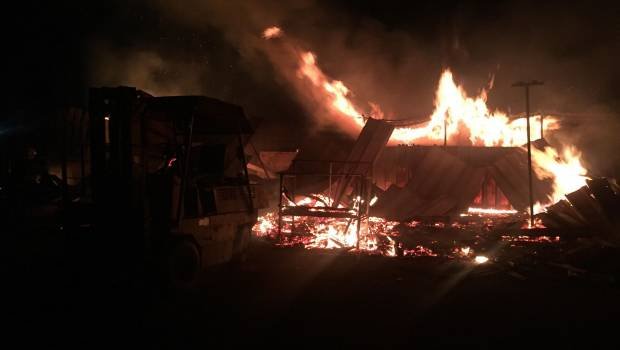 У Мукачеві вночі трапилась велика пожежа – 03 У Мукачеві вночі трапилась велика пожежа – 03