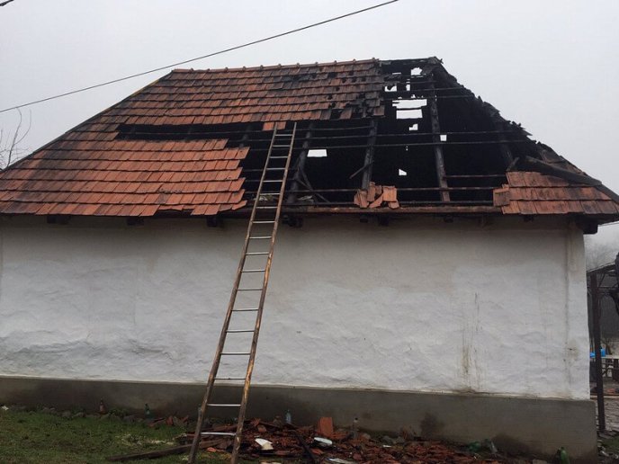 Вагітна жінка з двома дітьми вибігла з палаючого будинку: подробиці вечірньої пожежі – 03 Вагітна жінка з двома дітьми вибігла з палаючого будинку: подробиці вечірньої пожежі – 03