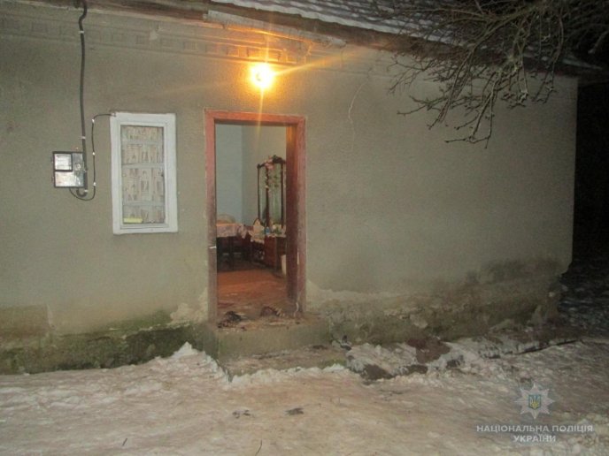 В одному із сіл Мукачівського району чоловік вдарив падчерку ножем у живіт – 01