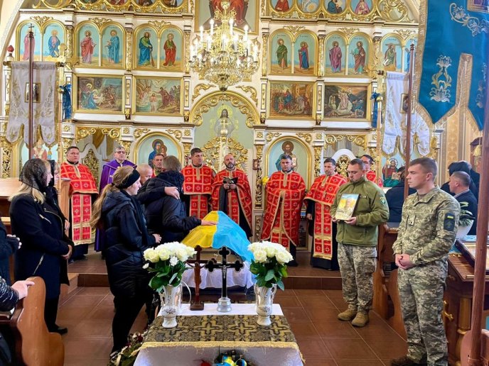 На Мукачівщині поховали захисника, який загинув у Харківській області – 02 Прощання з Михайлом Михайловичем Пачкалом