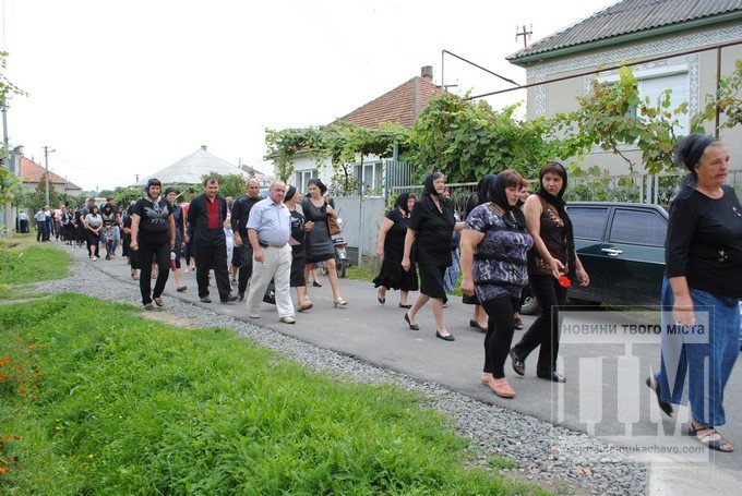 Клячаново у жалобі: односельчани прощались з Героєм, який загинув у зоні АТО (ФОТОРЕПОРТАЖ) – 12