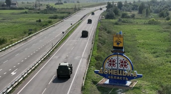 Для контрнаступу і перемоги: Порошенко в Донецькій області особисто передав десантникам потужні бронемашини – 02