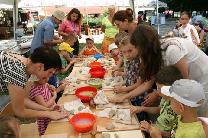 Маленькі закарпатці на кілька годин стали гончарами – 02