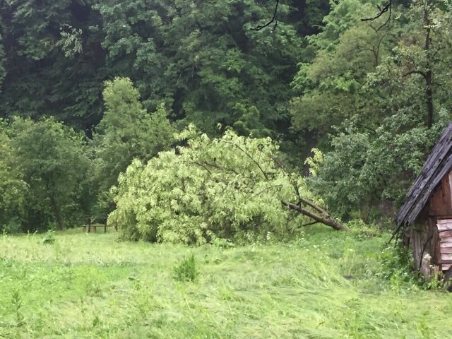Від буревію постраждала початкова школа – 02