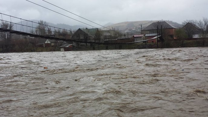 У Міжгір’ї через зливи піднявся рівень води у річці Ріка – 10