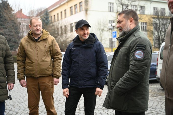 Закарпаття передало позашляховики для потреб військових – 01