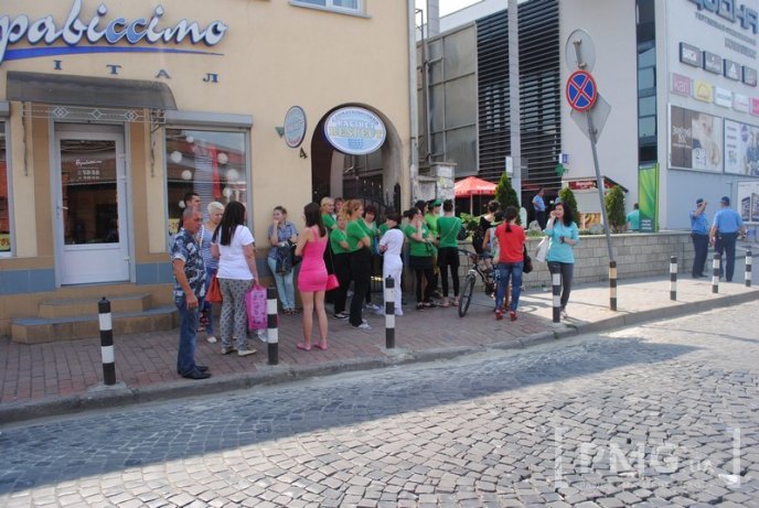 Всіх працівників ТРК "Щодня" у центрі Мукачева евакуйовано, шукають вибухівку – 02