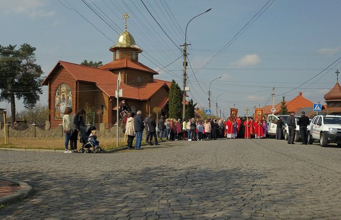 У Мукачеві віряни беруть участь у Хресній Ході – 01 У Мукачеві віряни беруть участь у Хресній Ході – 01